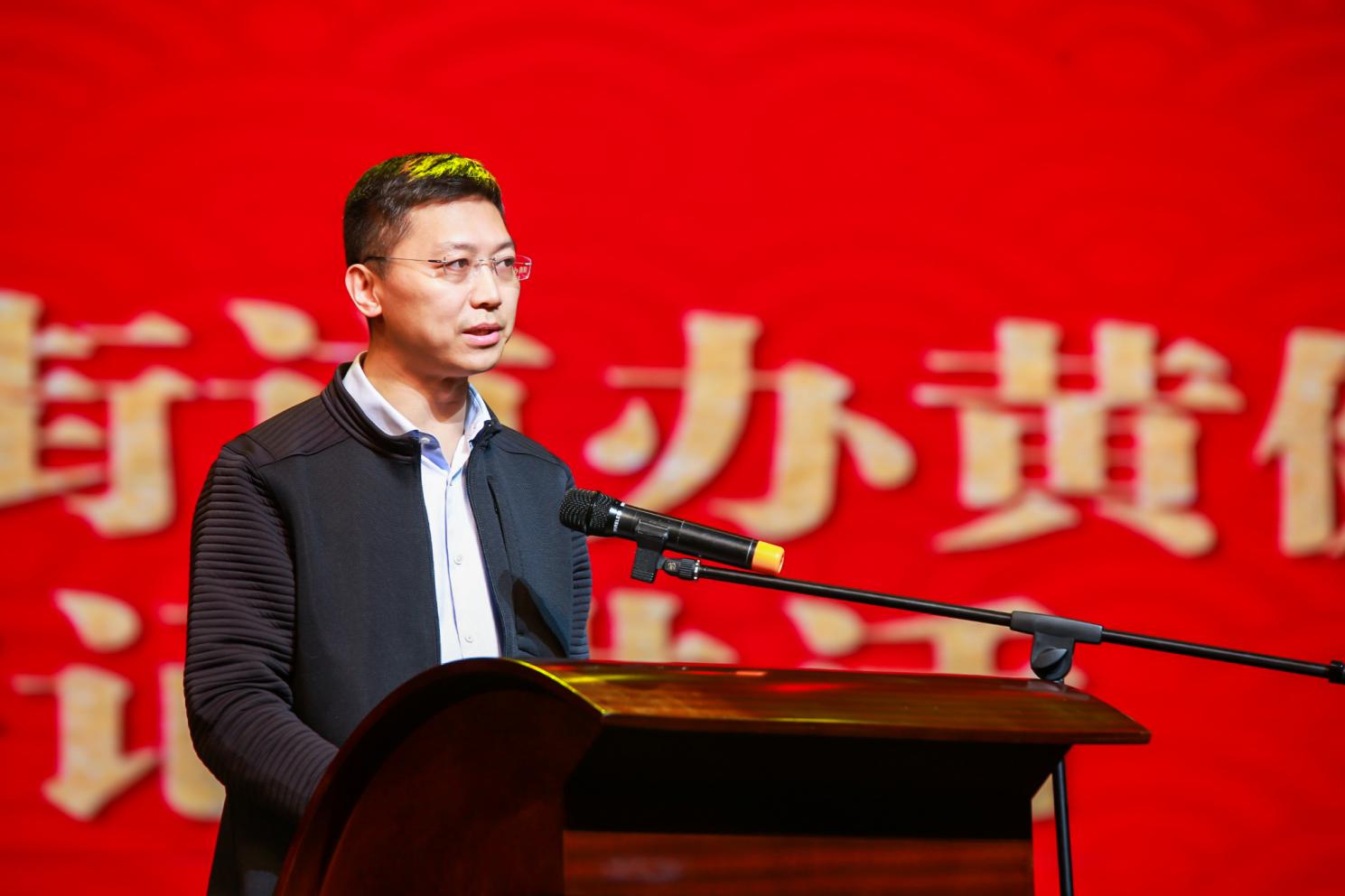 黄健