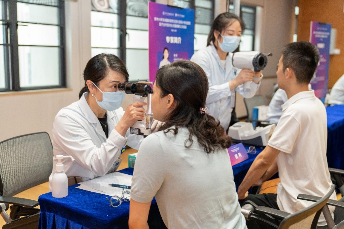 D:\000000000000医联体管理办公室\义诊相关\4月份义诊\230418 - 清华大学深圳国际研究生院医疗合作签约仪式和多学科大型义诊\230418清华义诊其他\DSC08838.jpg