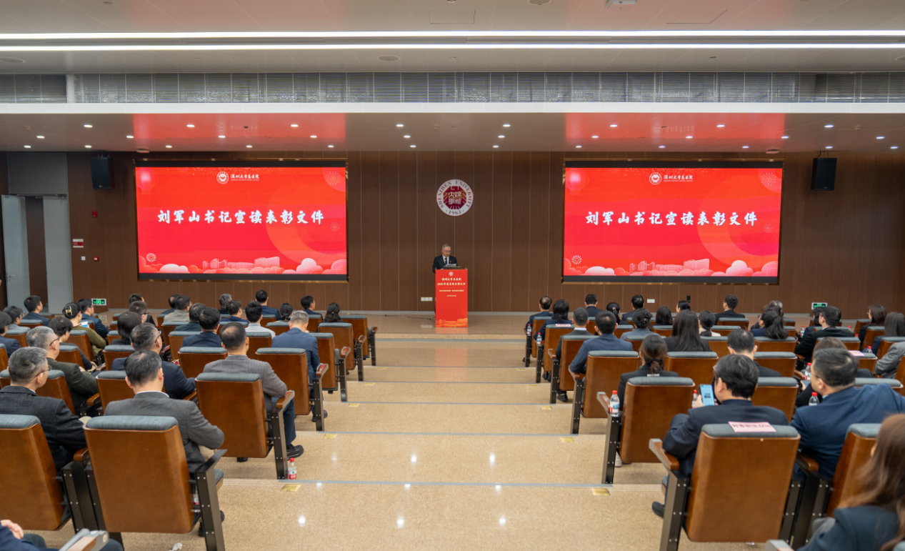 书记宣读表彰文件-裁切